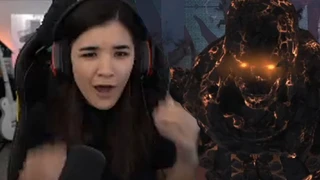 Стримерша испугалась и убежала от компьютера после неожиданного трюка Ревенанта в Apex Legends